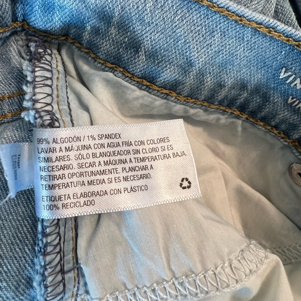 Universal Threads Women's  Ripped Light Washed Jeans - Picture 7 of 7